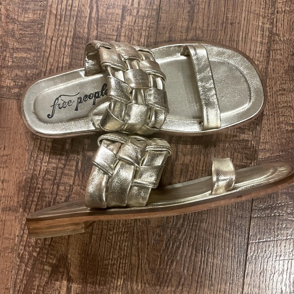 Free People Gold Sandals - Picture 4 of 9